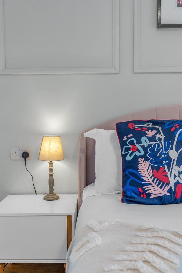 אדינבורו Cheerful Stays - Jamson Pl 3 Bed Apartment מראה חיצוני תמונה